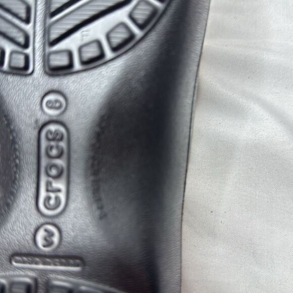 CROCS Black Tully Slip-On Clogs. Size 8. - Picture 7 of 7